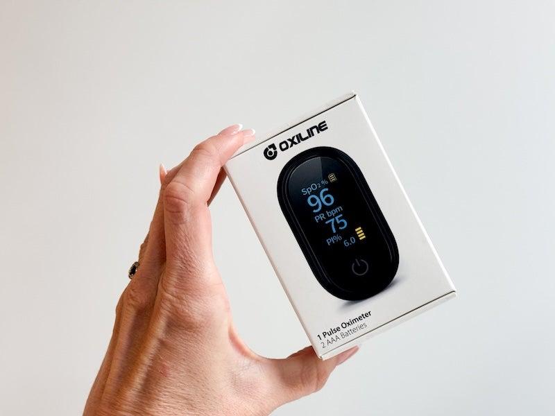 A person holds the Oxiline 9S Pro box