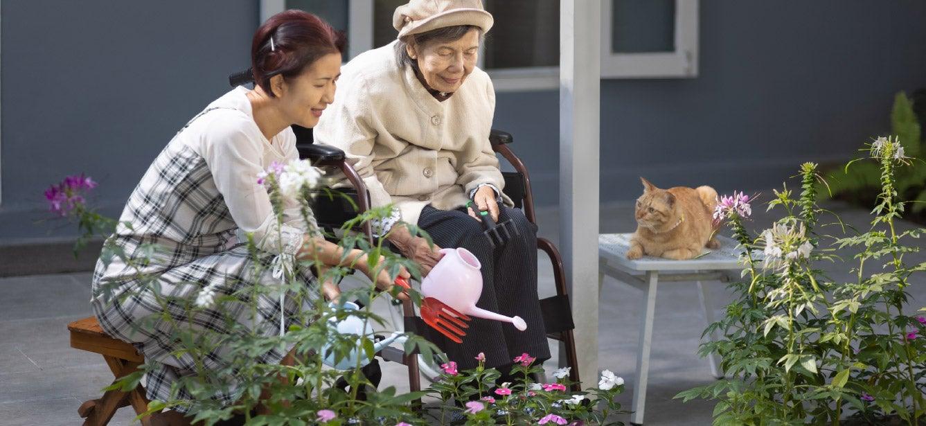 Supporting people with Alzheimer's and other dementias means supporting their caregivers. Our dementia caregivers toolbox offers tips for getting started.